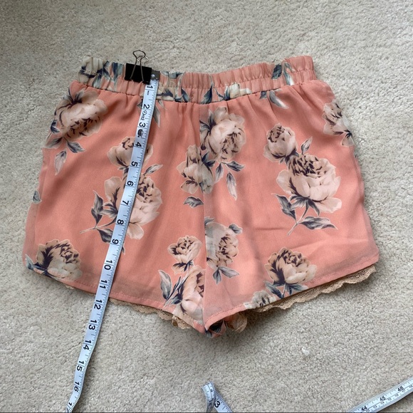 Tobi Pink Floral Shorts Size XS - Picture 8 of 8